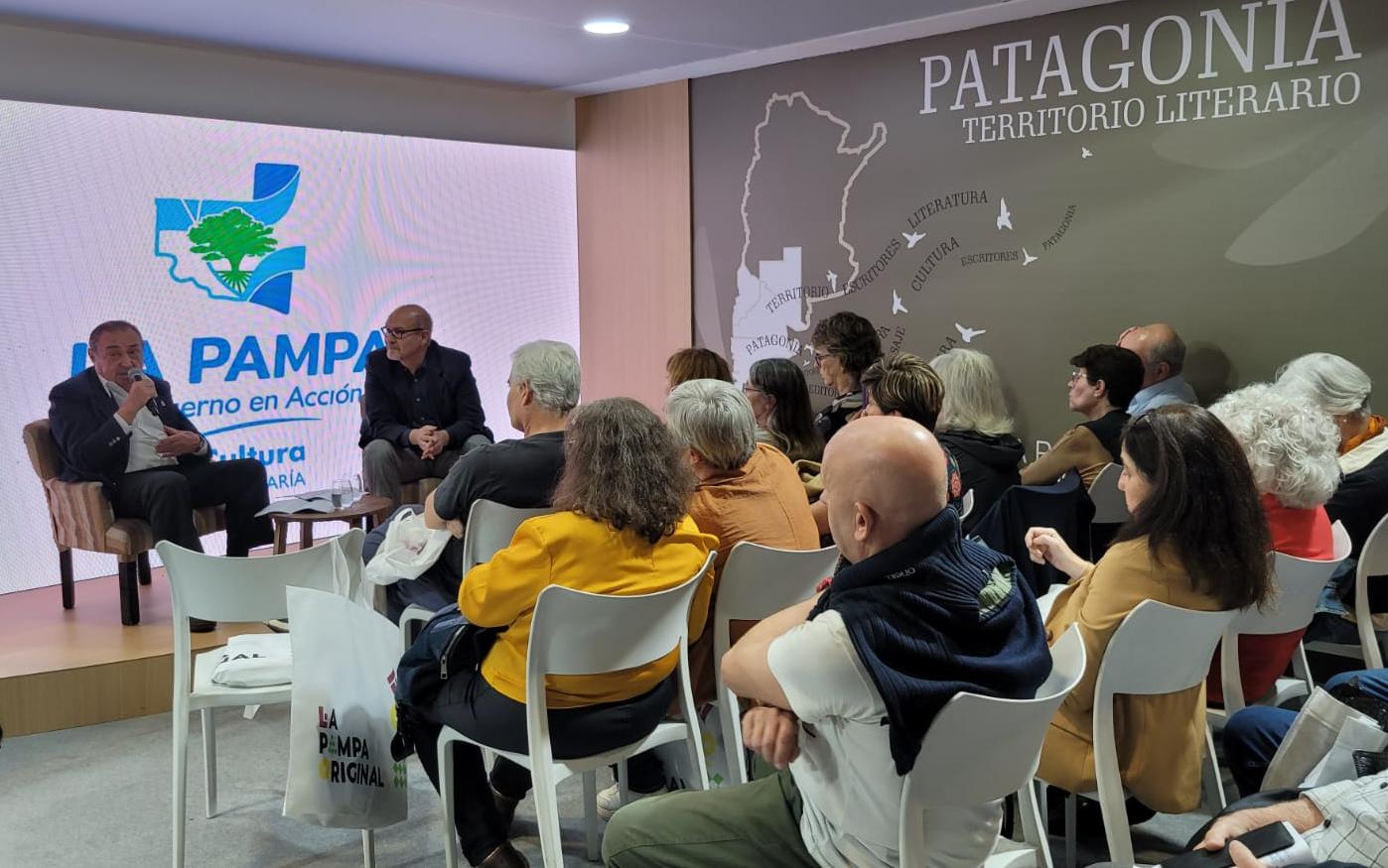 2025-05-02_Voces_en_FILBA_Charla_Cazenave.jpeg